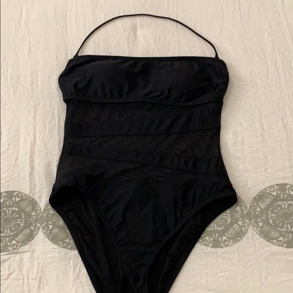 One piece bathing suit - Picture 1 of 3